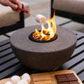 Feuerstelle aus Beton, halbrund